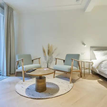 By Juliz - Location At The & In Center! Ostenda